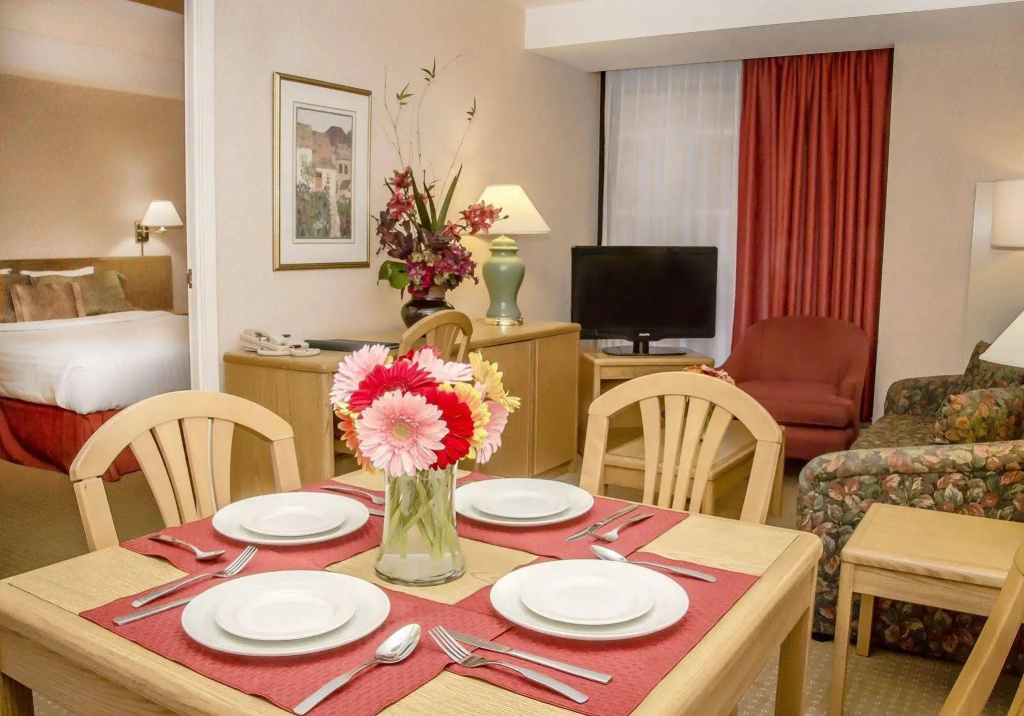 Cartier Place Suite Hotel - 4