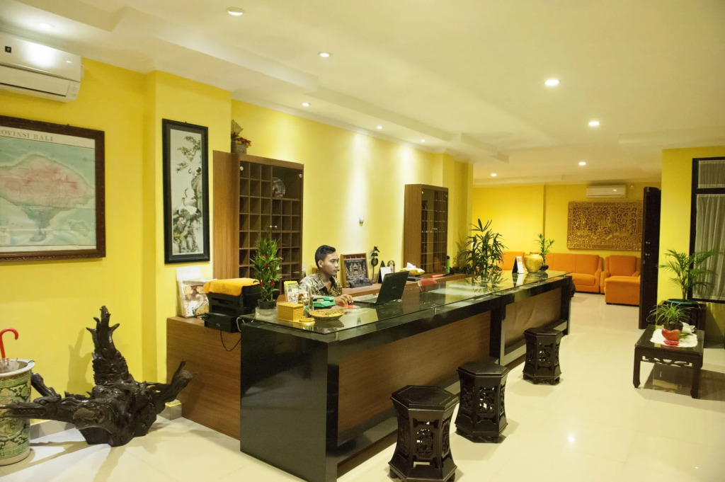 Catur Adi Putra Hotel - 2