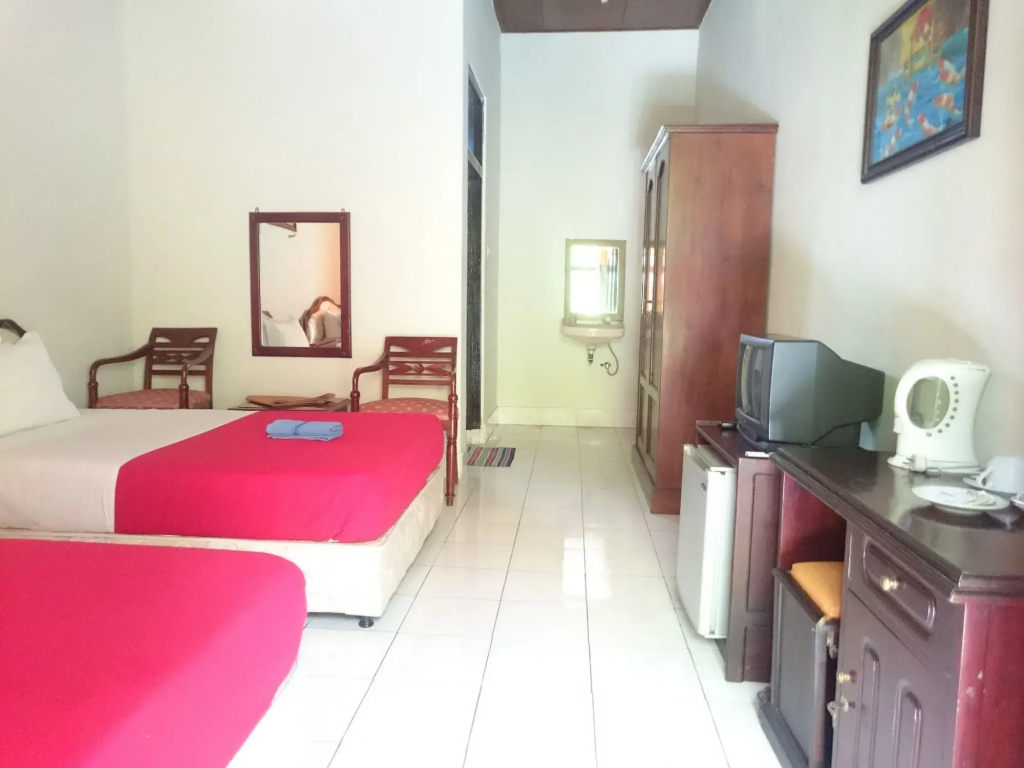 Catur Adi Putra Hotel - 4