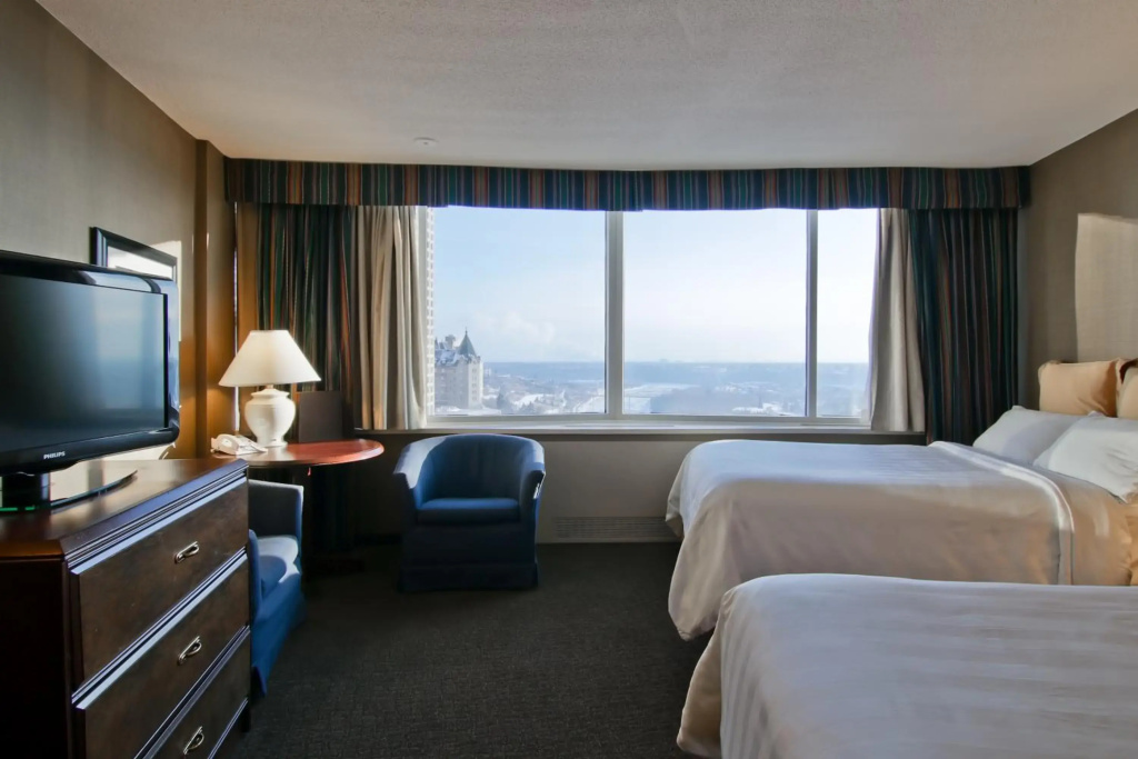 Chateau Lacombe Hotel - 3