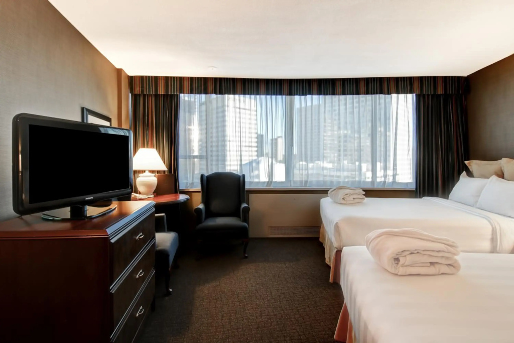 Chateau Lacombe Hotel - 4