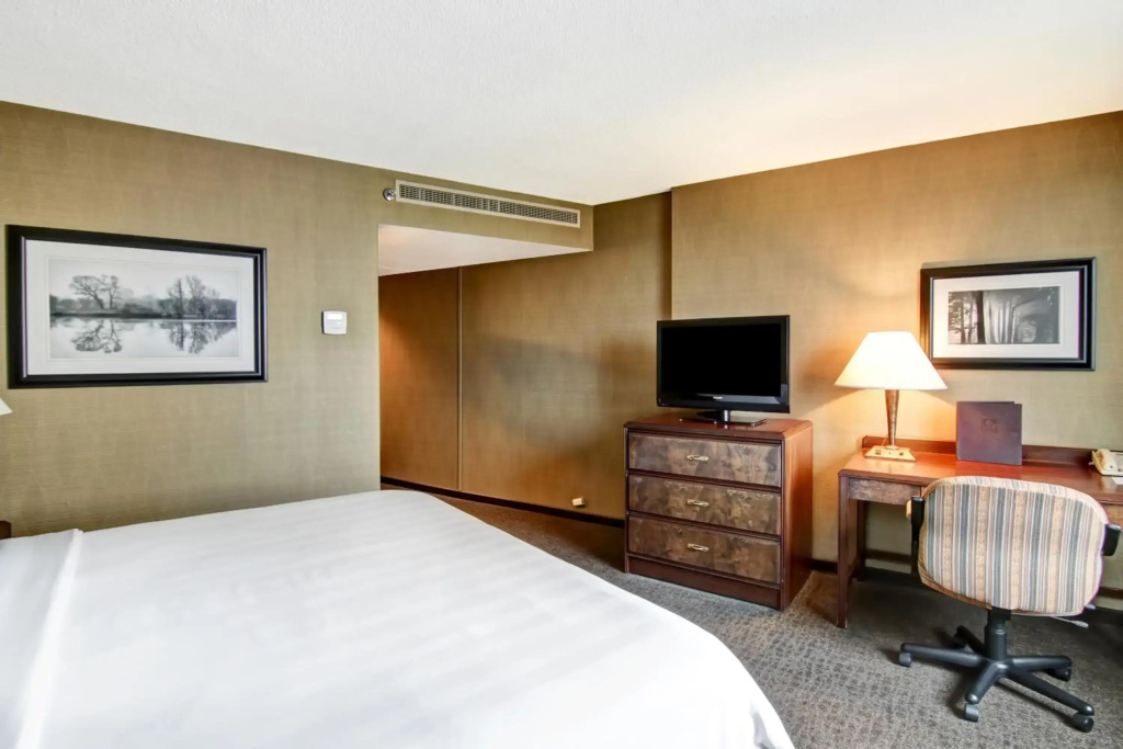 Chateau Lacombe Hotel - 5