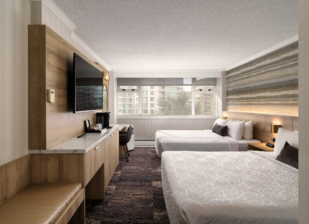 Chateau Victoria Hotel and Suites - 2