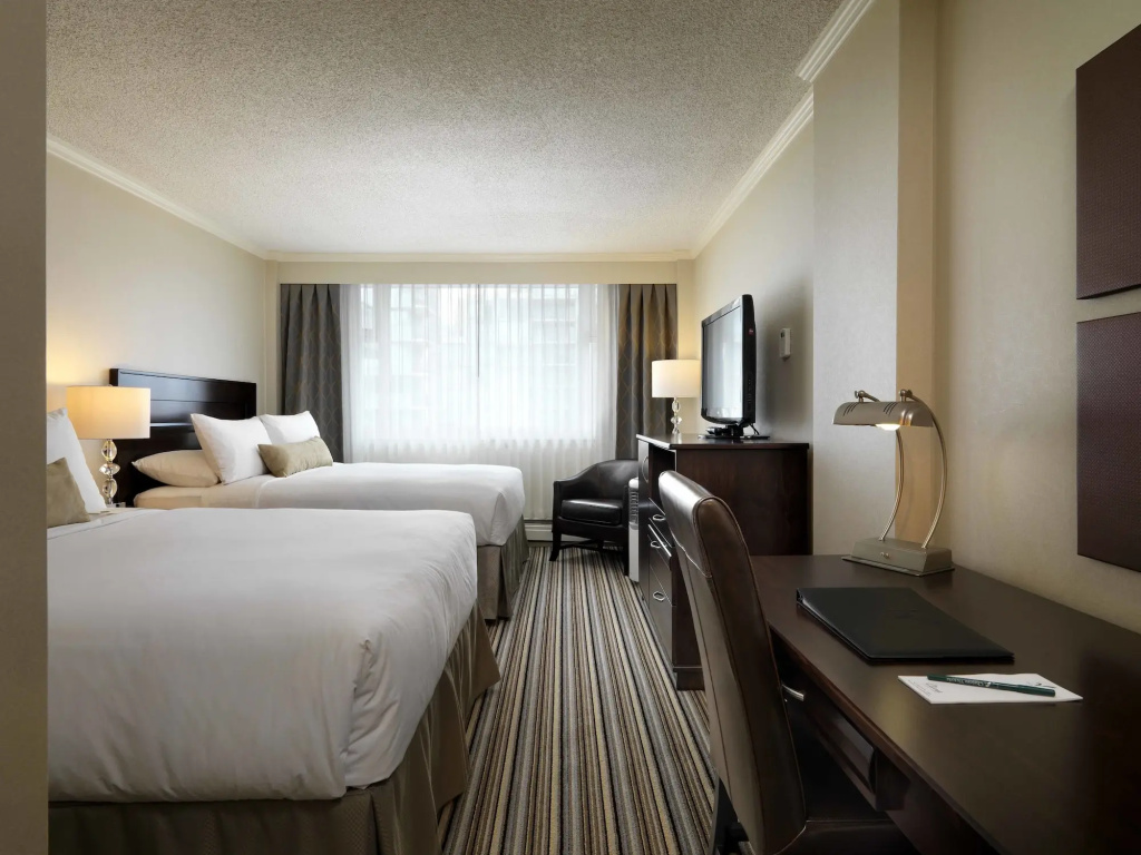 Chateau Victoria Hotel and Suites - 4