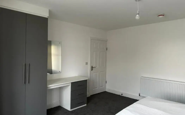 Cheetham Hill Guest House - 3