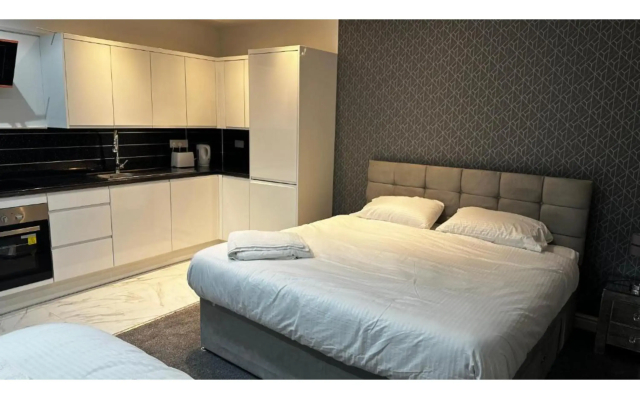 Cheetham Hill Guest House - 5