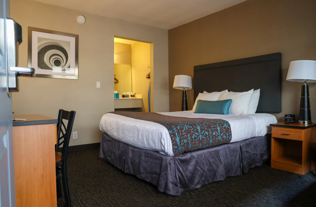 City Center Inn & Suites - 5