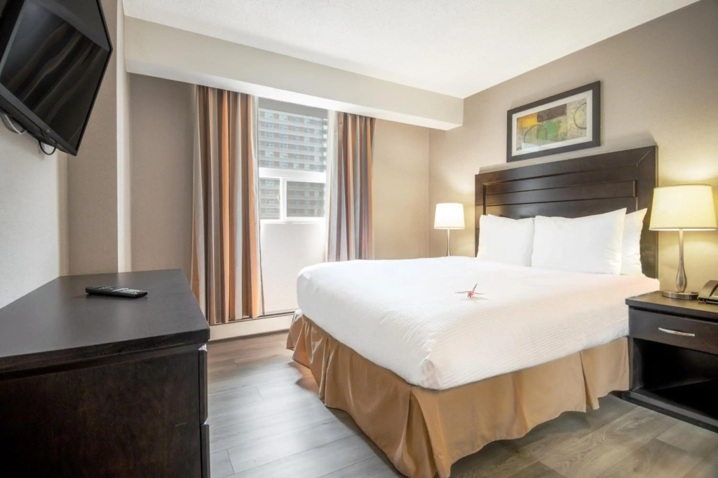 Coast Calgary Downtown Hotel & Suites by APA - 3