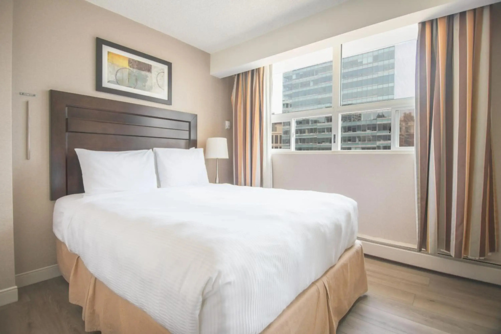Coast Calgary Downtown Hotel & Suites by APA - 4