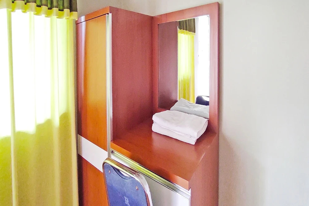 Collection O 91046 Hotel Remaja Indah Masamba - 5