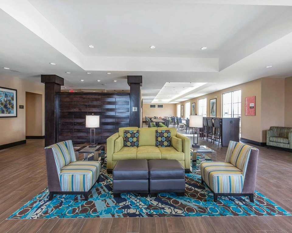 Comfort Inn & Suites Airport North - 3