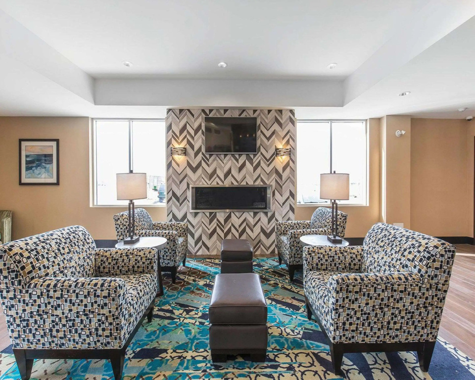 Comfort Inn & Suites Airport North - 4