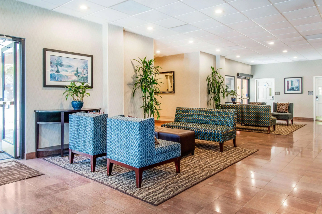 Comfort Inn by the Bay - 2