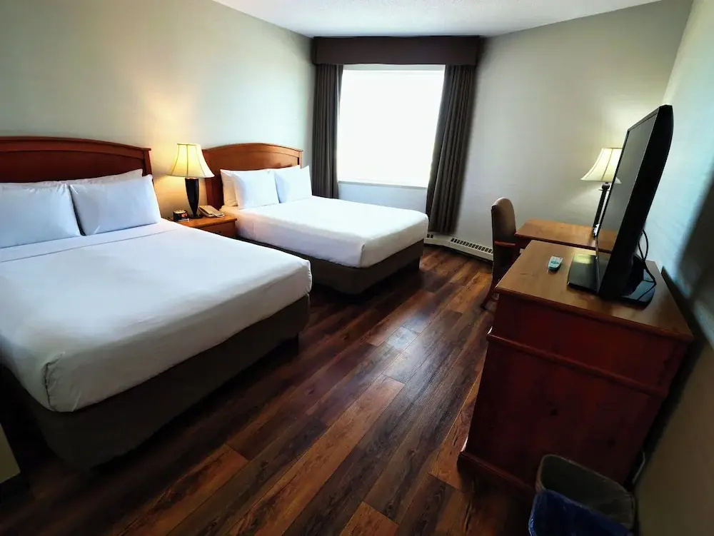 Continental Inn & Suites - 3