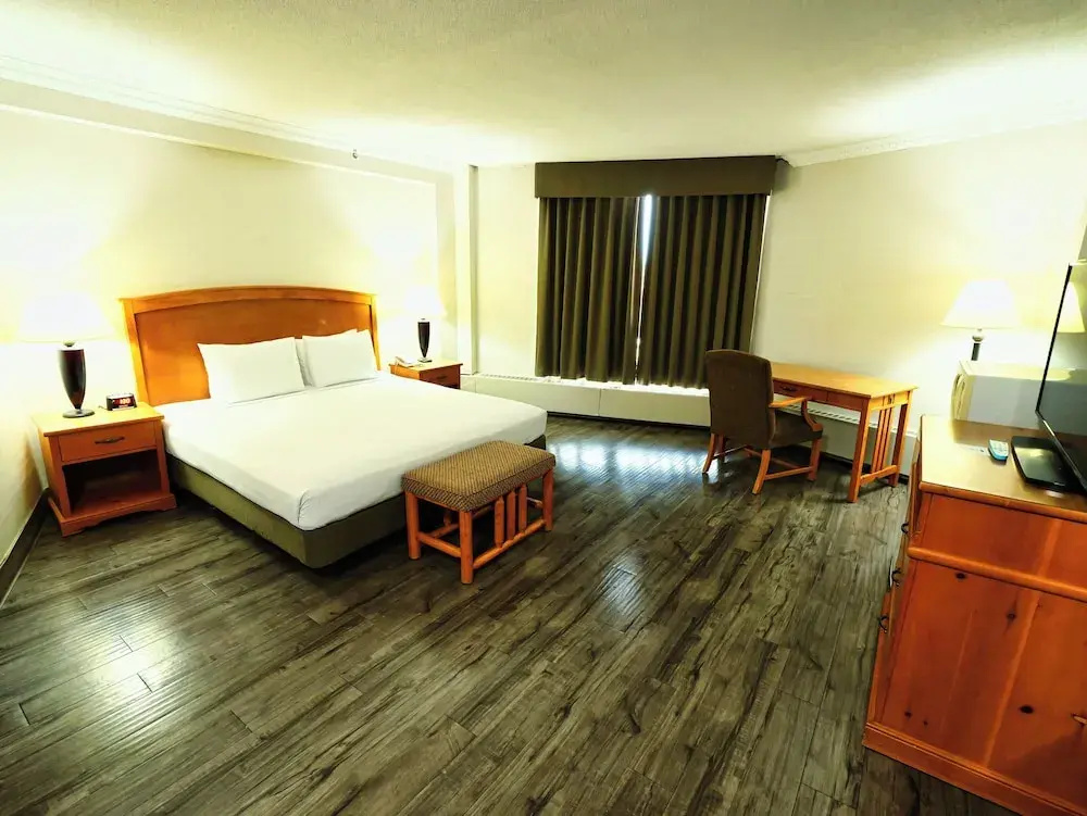 Continental Inn & Suites - 4