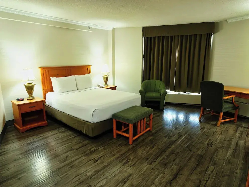 Continental Inn & Suites - 5