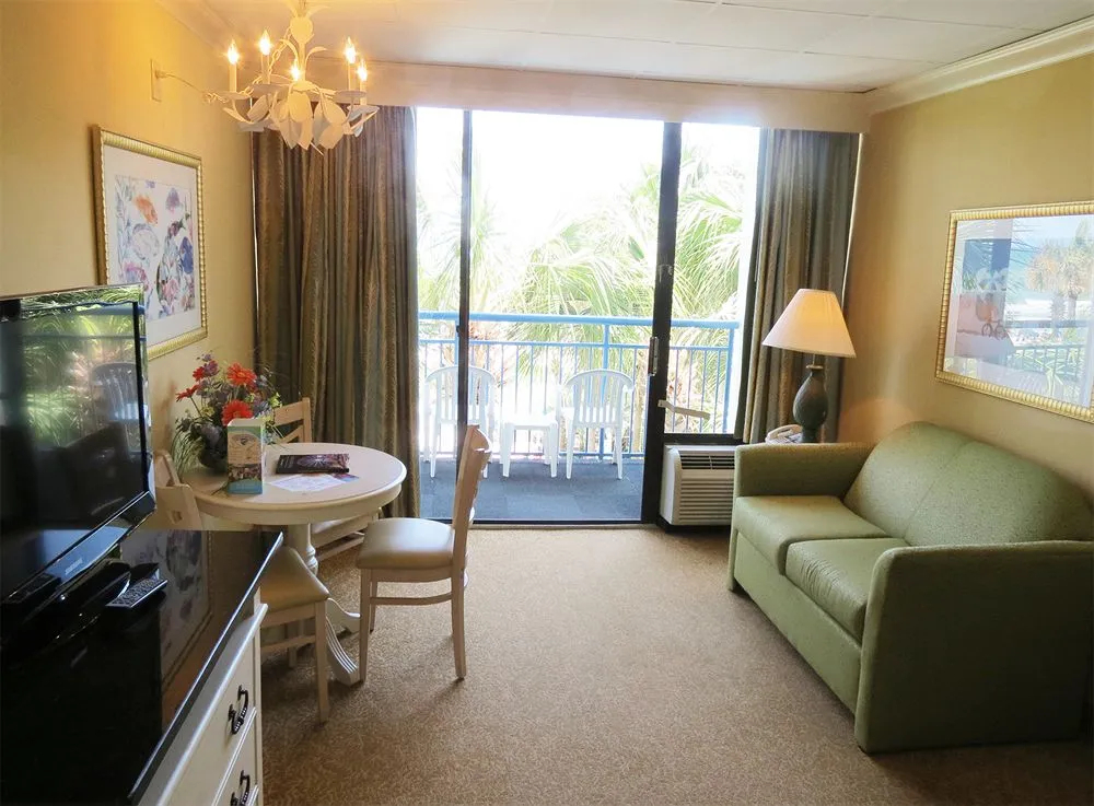 Coral Beach Resort and Suites - 5