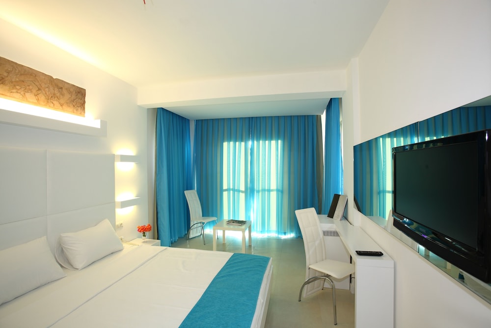 Costa Luvi Hotel - 3