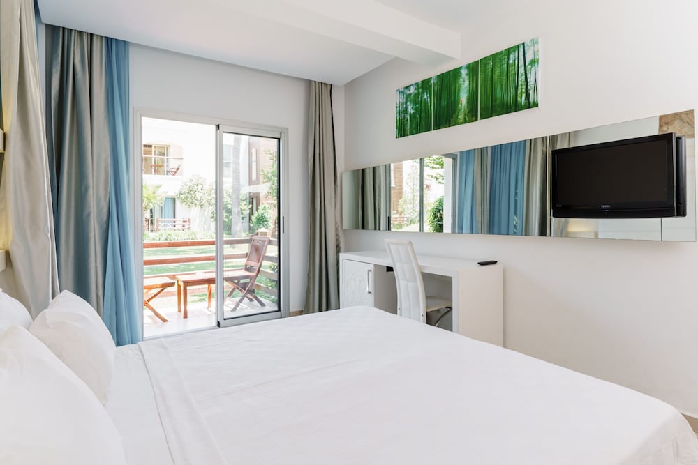 Costa Luvi Hotel - 4