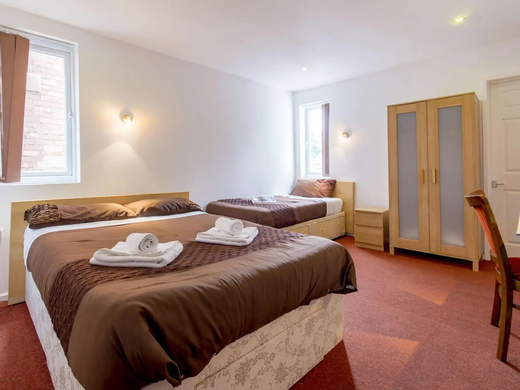 Cotswold Hotel - 3