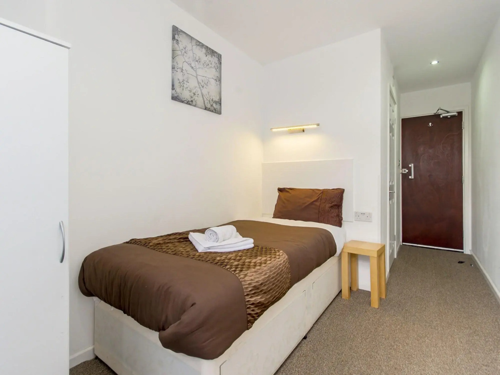 Cotswold Hotel - 4