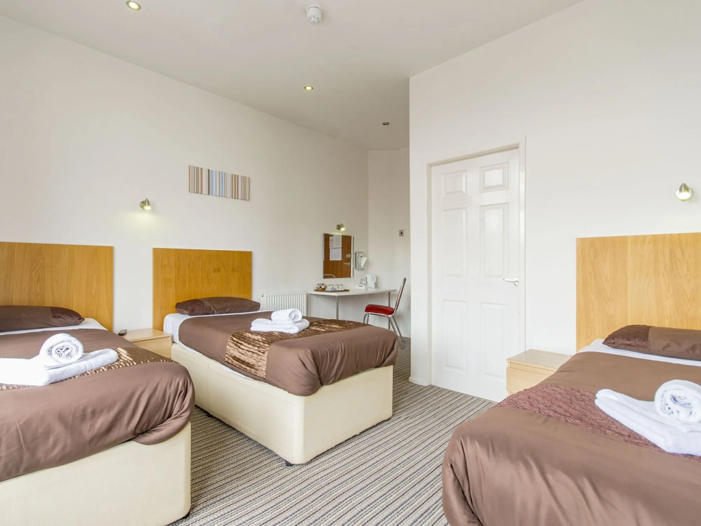 Cotswold Hotel - 5
