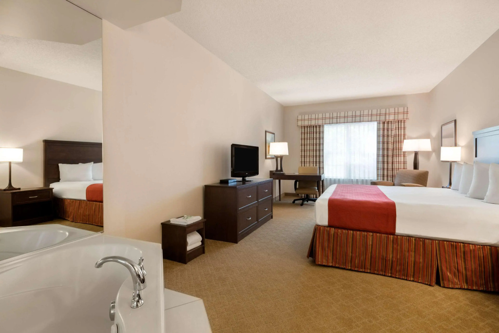 Country Inn & Suites by Radisson, Calgary-Northeast - 3