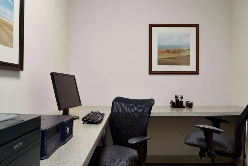 Country Inn & Suites by Radisson, Calgary-Northeast - 5
