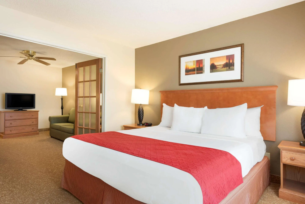 Country Inn & Suites by Radisson, Davenport - Quad Cities - 2