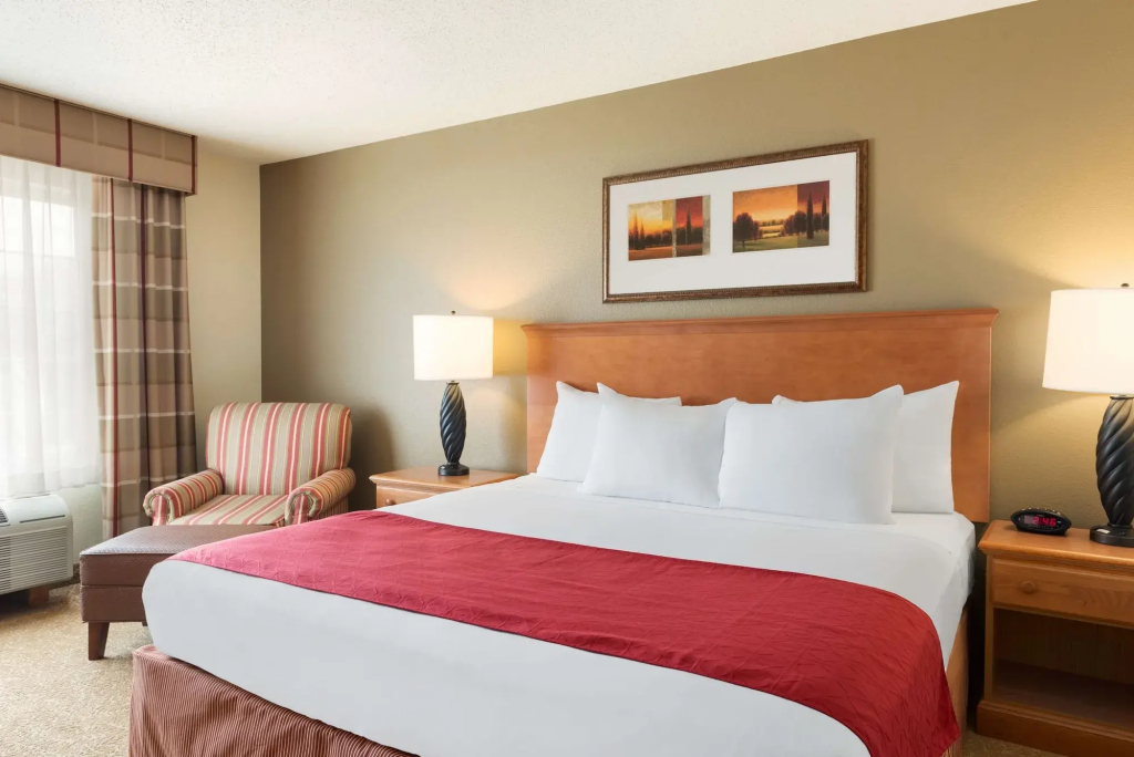Country Inn & Suites by Radisson, Davenport - Quad Cities - 3
