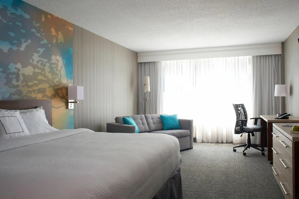 Courtyard by Marriott Downtown Toronto - 2