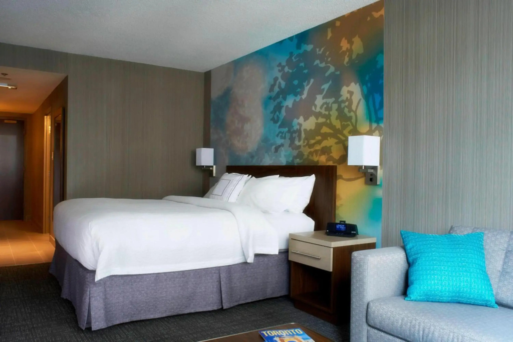 Courtyard by Marriott Downtown Toronto - 3
