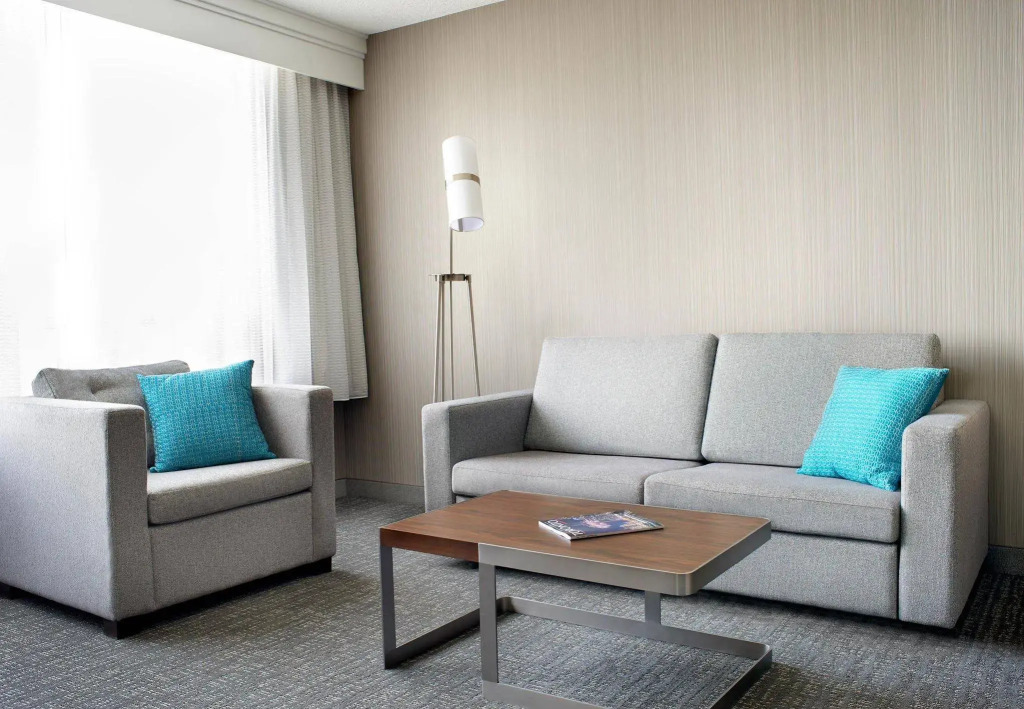 Courtyard by Marriott Downtown Toronto - 4