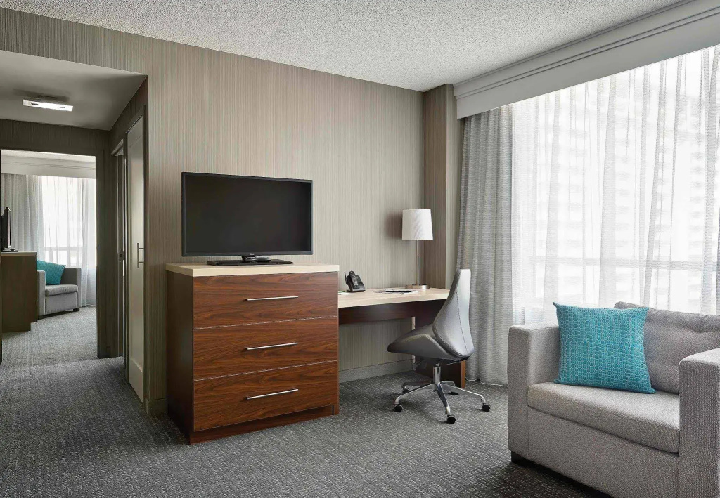 Courtyard by Marriott Downtown Toronto - 5