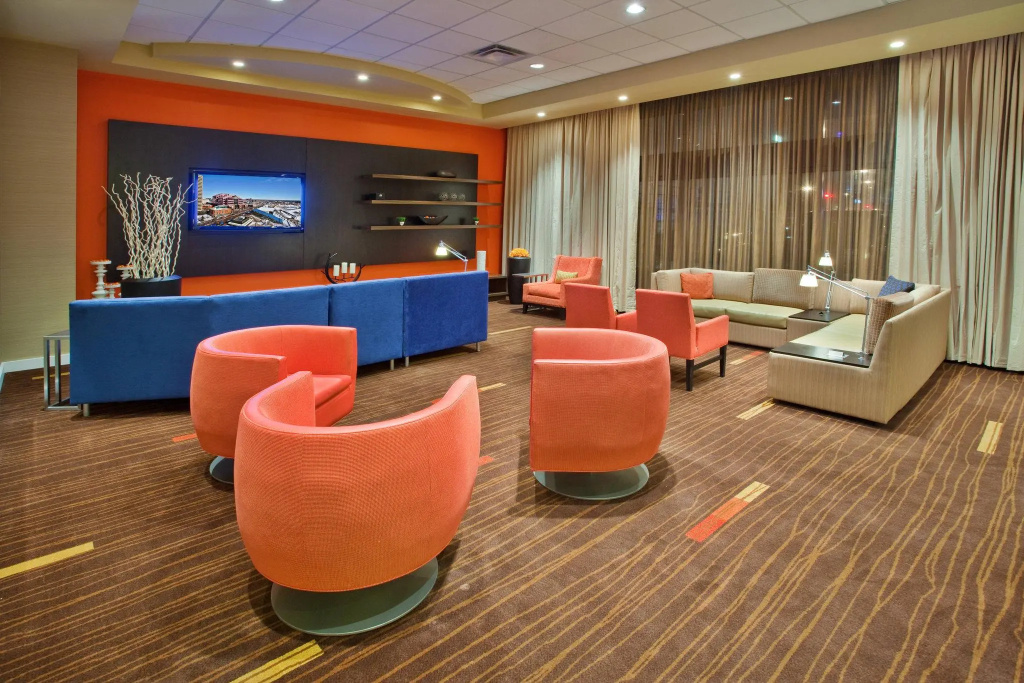 Courtyard by Marriott Edmonton Downtown - 2