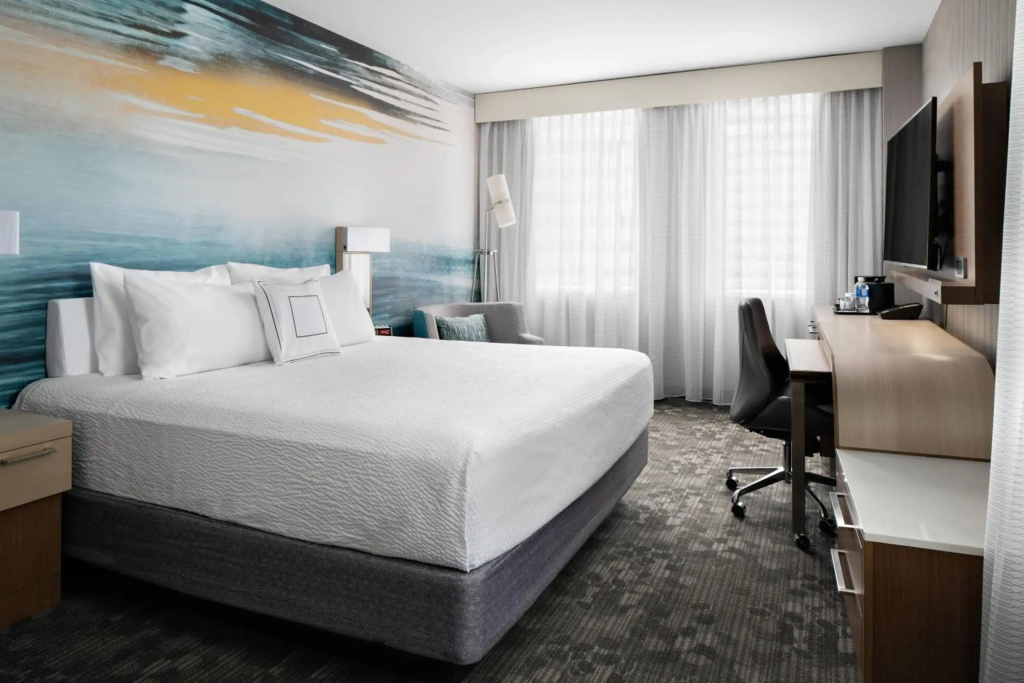 Courtyard by Marriott Edmonton Downtown - 4