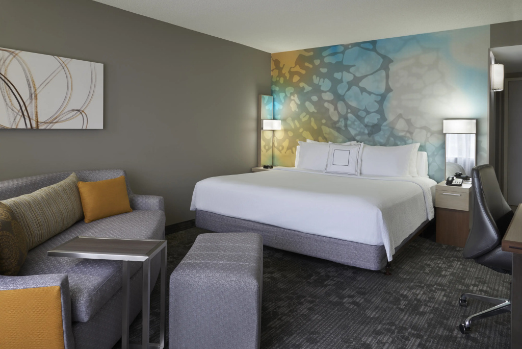 Courtyard by Marriott Toronto Airport - 3