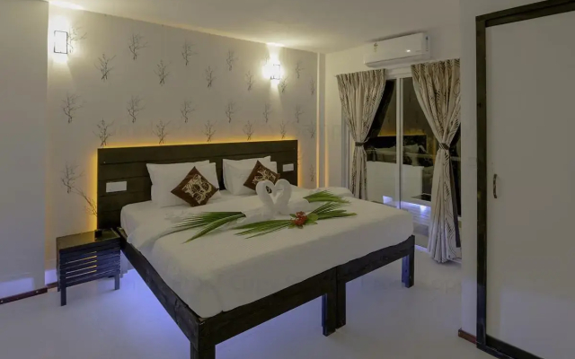 Crown Beach Hotel Maldives - 2