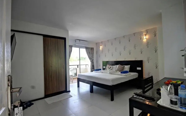 Crown Beach Hotel Maldives - 3