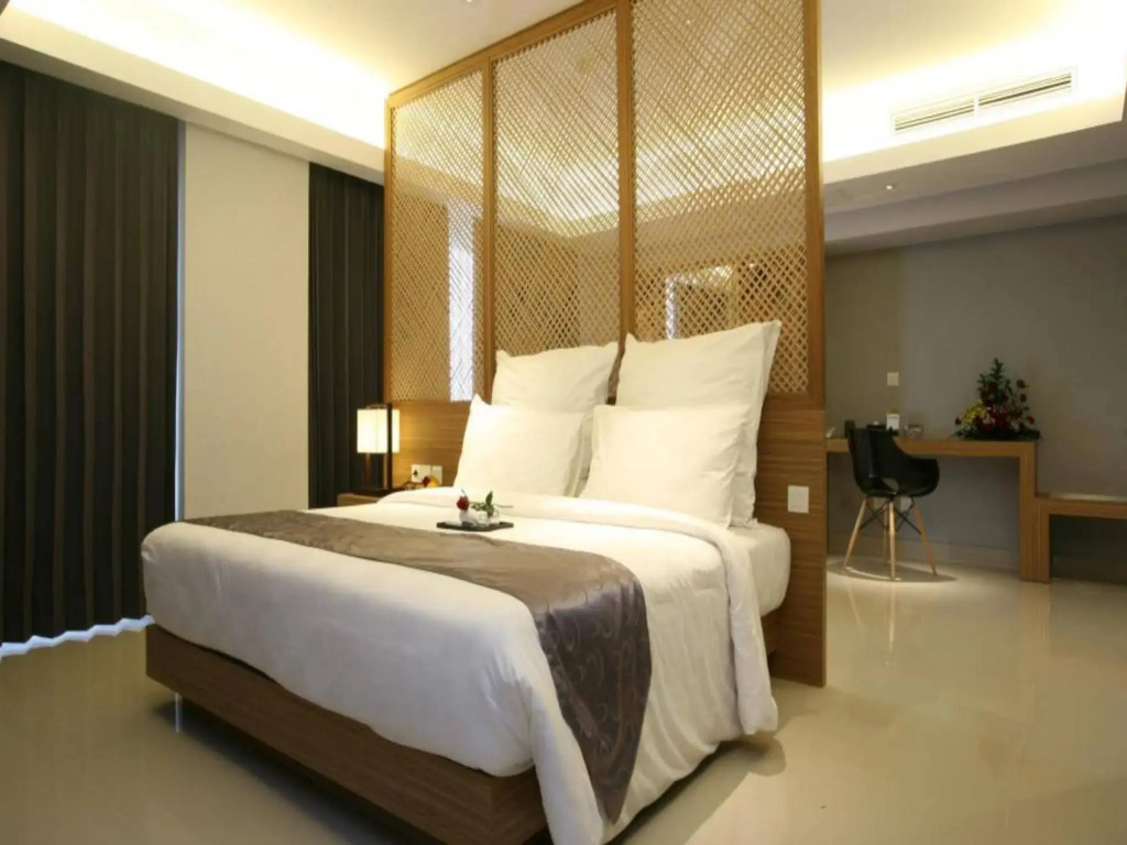 Crown Prince Hotel Surabaya - 5