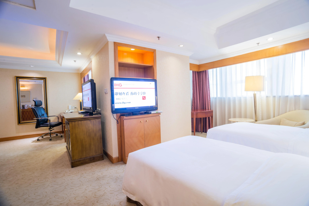 Crowne Plaza Hotel Qingdao by IHG - 3
