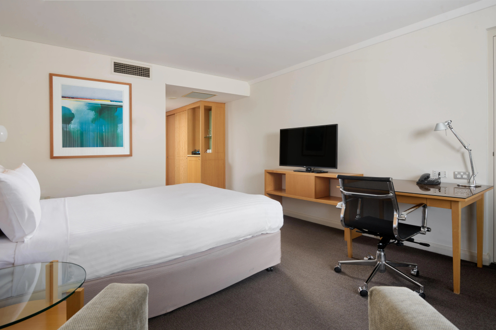 Crowne Plaza Perth by IHG - 3