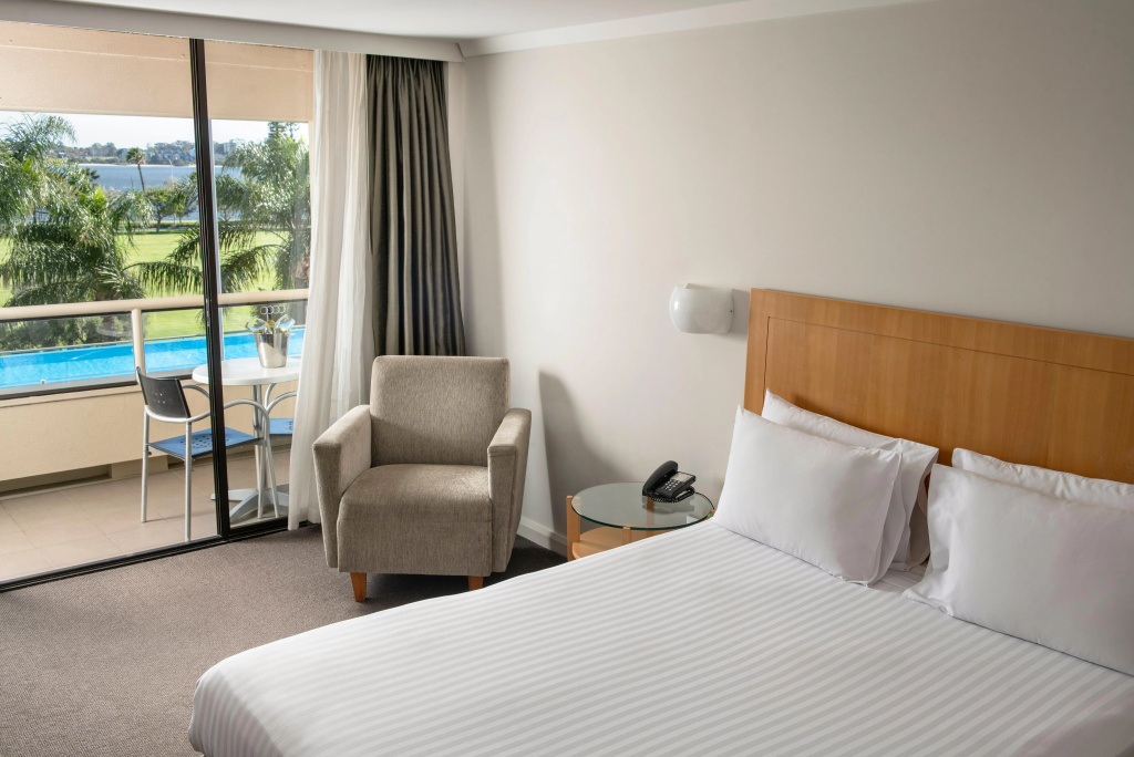 Crowne Plaza Perth by IHG - 4