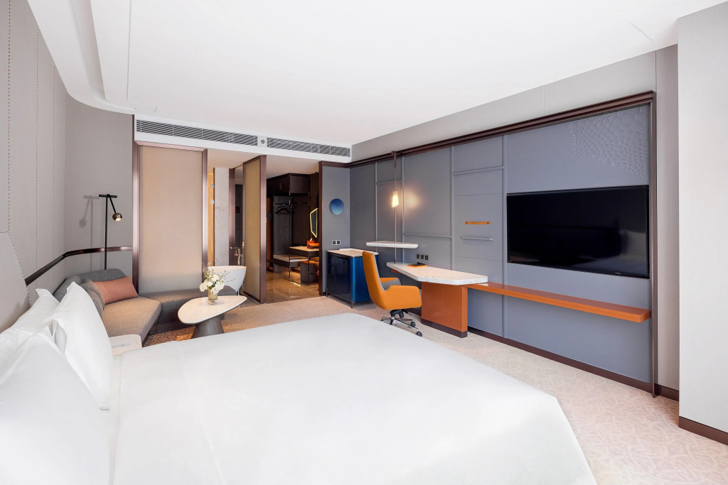 Crowne Plaza Qingdao Jinshui by IHG - 5