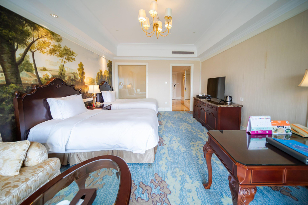Crowne Plaza Qingdao Ocean Spring Resort by IHG - 5