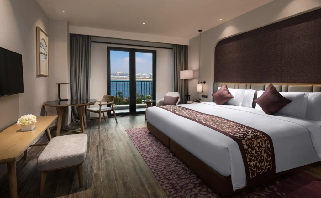 Crowne Plaza Qingdao Oriental Movie Metropolis by IHG - 3