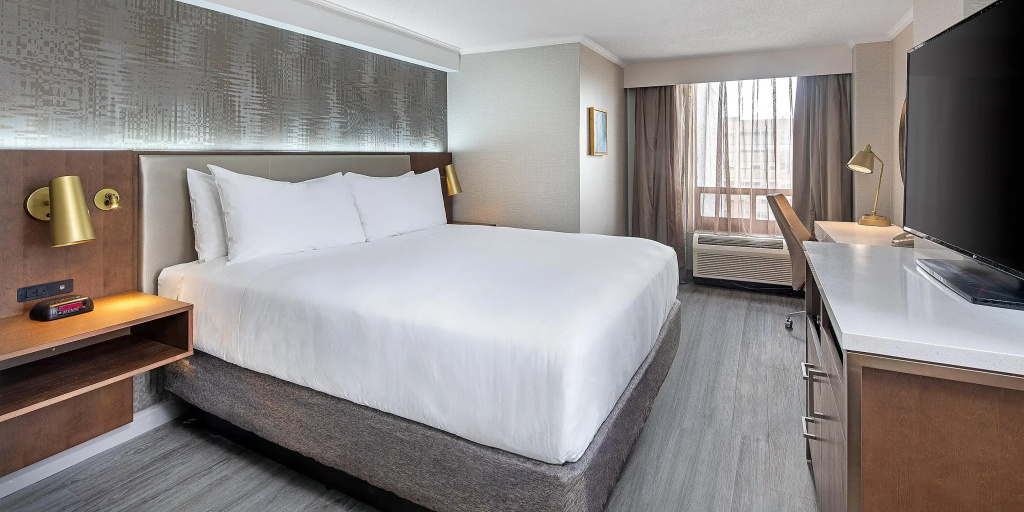 Crowne Plaza Toronto Airport by IHG - 2