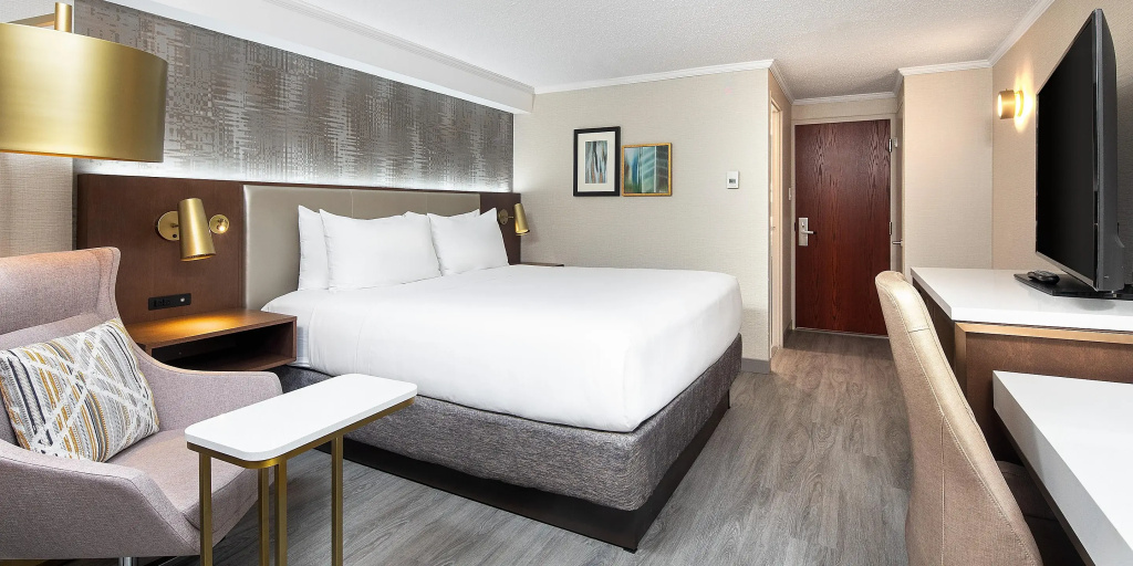 Crowne Plaza Toronto Airport by IHG - 4
