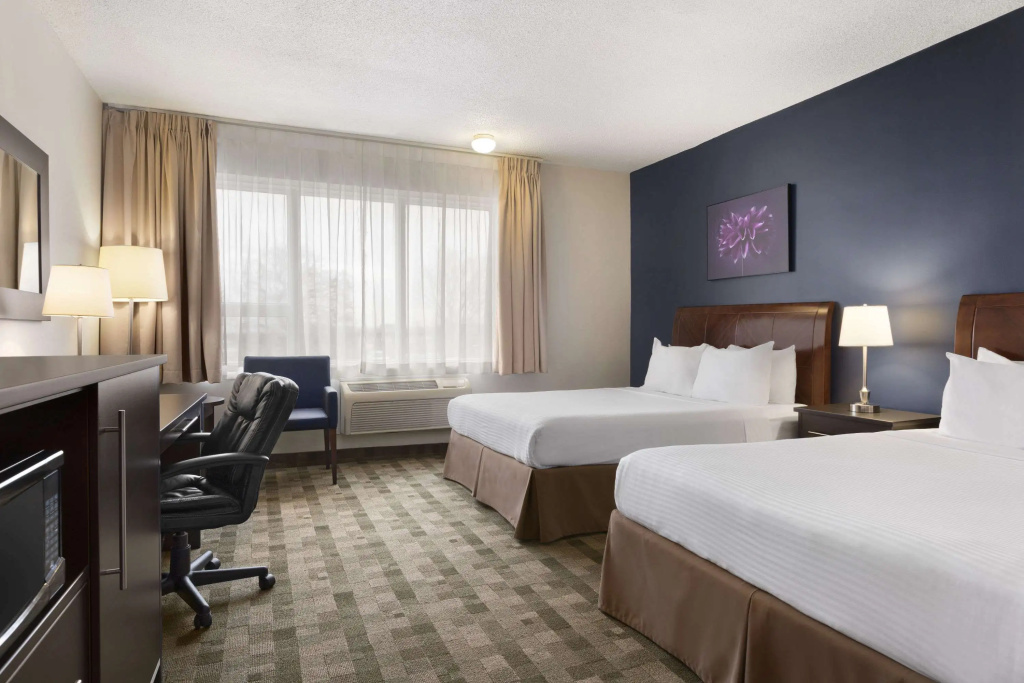 Days Inn & Conference Centre by Wyndham Montreal Airport - 2