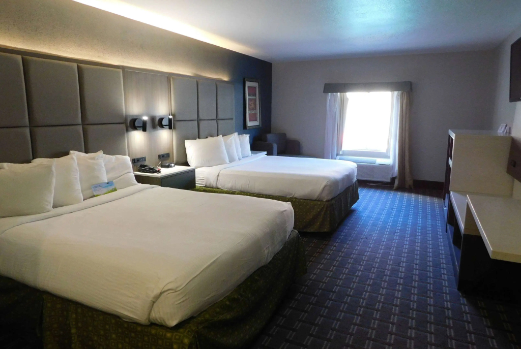Days Inn & Suites by Wyndham Downtown Gatlinburg Parkway - 3